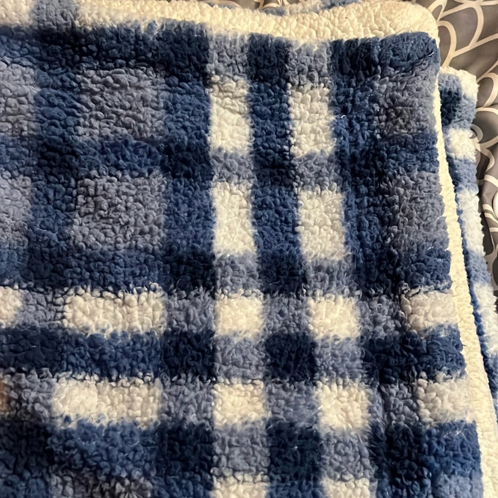 super soft and cute gingham blanket